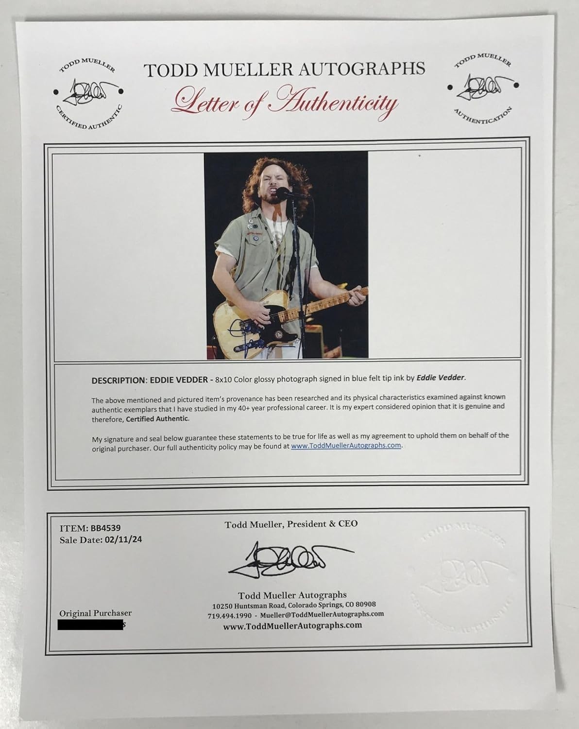 Eddie Vedder Signed Autographed Glossy 8×10 Photo – Todd Mueller COA