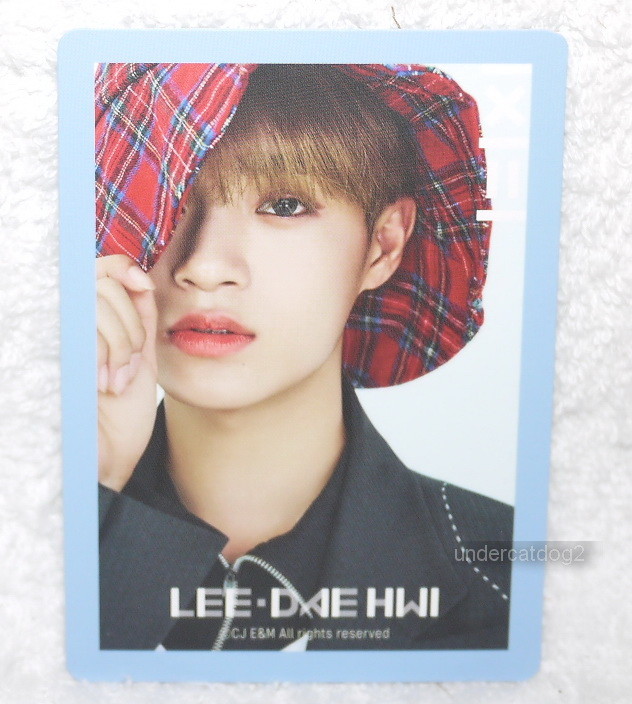 WANNA ONE Vol.1 1X1=1 TO BE ONE SKY VER. Taiwan photo card (LEE DAEHWI ver.)