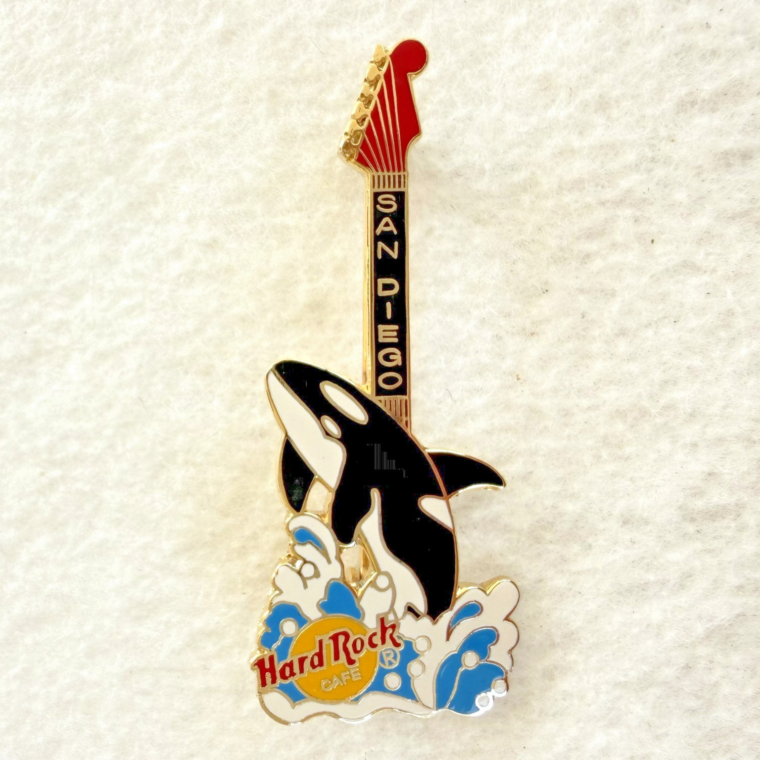 Hard Rock Café SAN DIEGO 1999 Shamu Killer Whale Guitar Pin