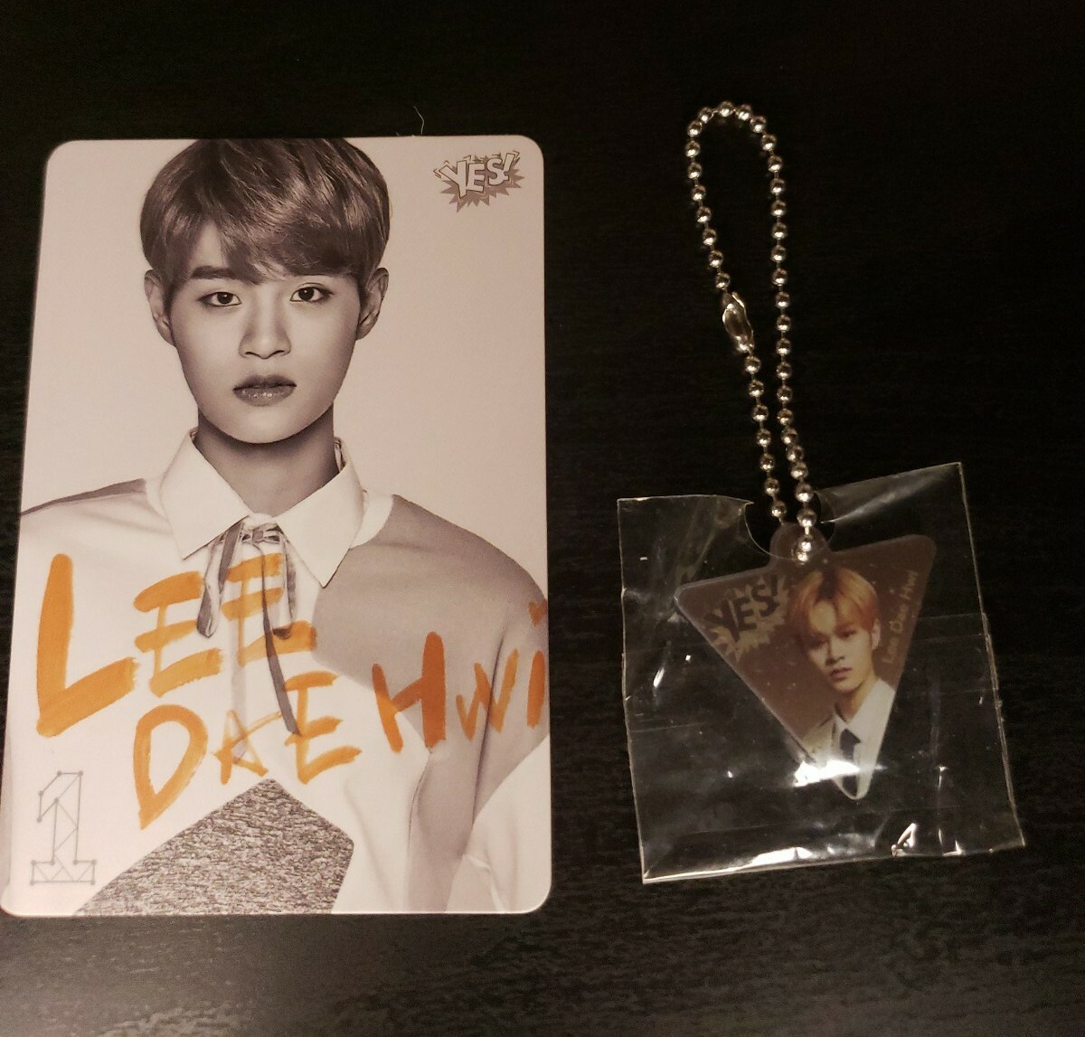 Wanna One YES! Magazine Official Photocard(Unofficial) DaeHwi only with keychain