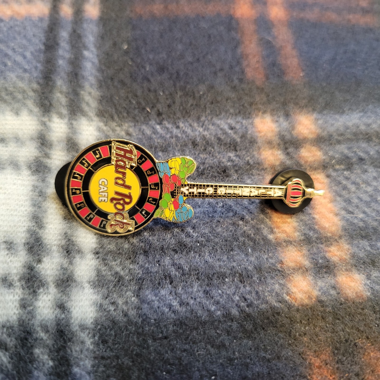 Vintage Hard Rock Cafe Atlantic City 2005 Roulette Guitar Taj Mahal Pin HRC
