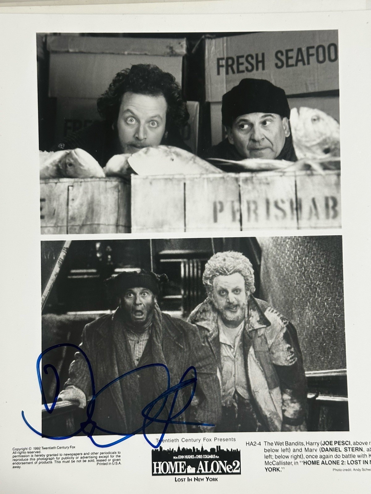 Daniel Stern signed Macaulay Culkin’ Home Alone Original 8×10 Photo. Joe Pesci