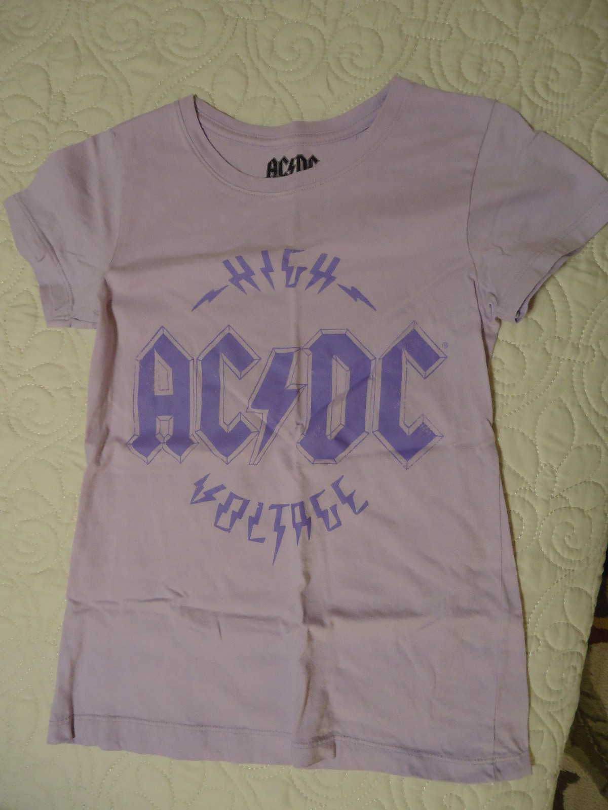 AC/DC CHILD’S ‘HIGH VOLTAGE’ SOUVENIR TEE SHIRT – SIZE 10/12
