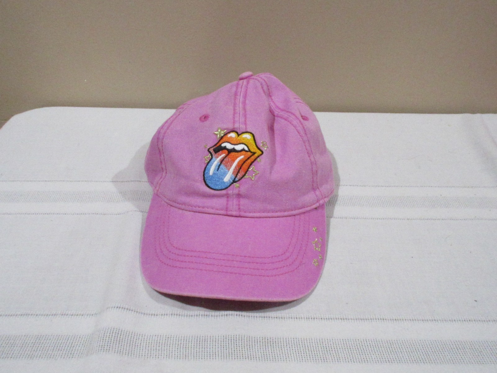 Rolling Stones Hat Stargazer Ladies Pink Rainbow Lip Gold Stars Cap – NEW – 2024