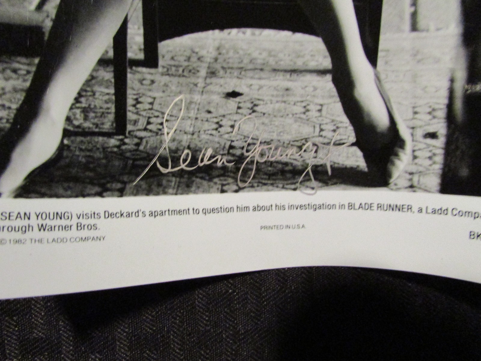 SEAN YOUNG Signed 6×9.5 Photo FN 6.0 Actress