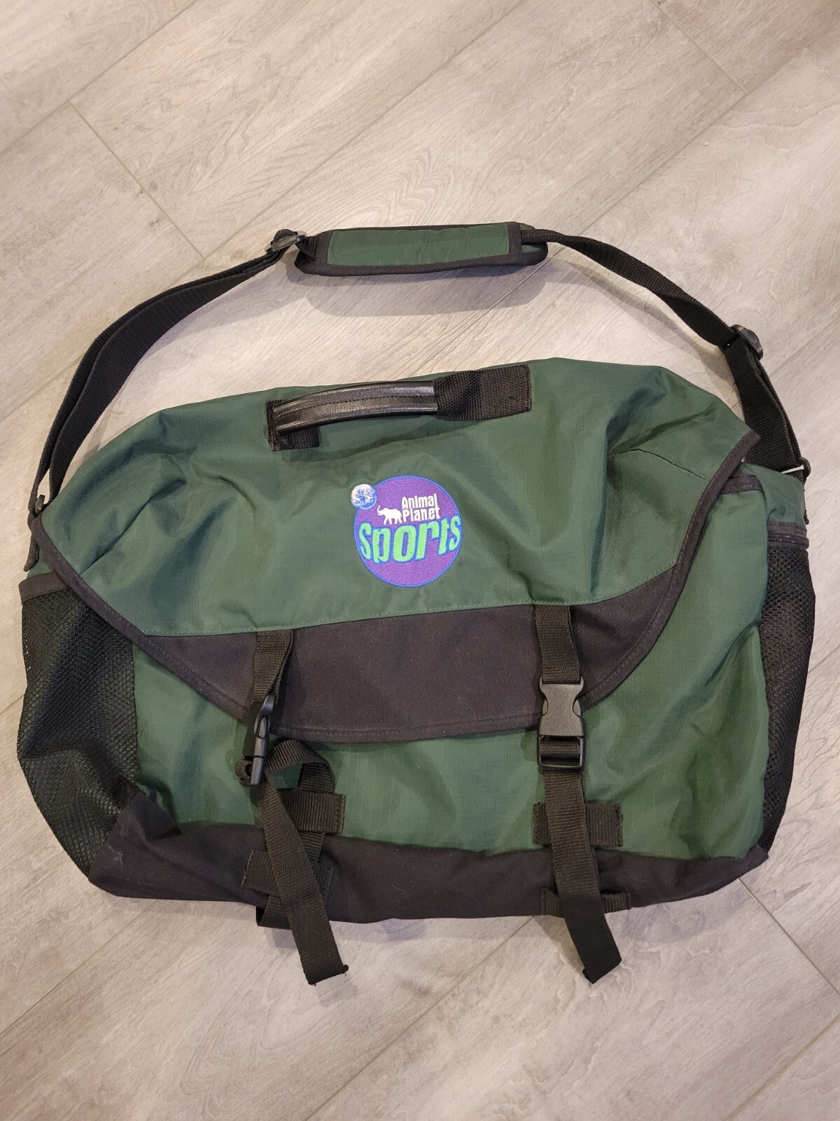 Animal Planet Sports Green/black Messneger Medium/large Shoulder Bag