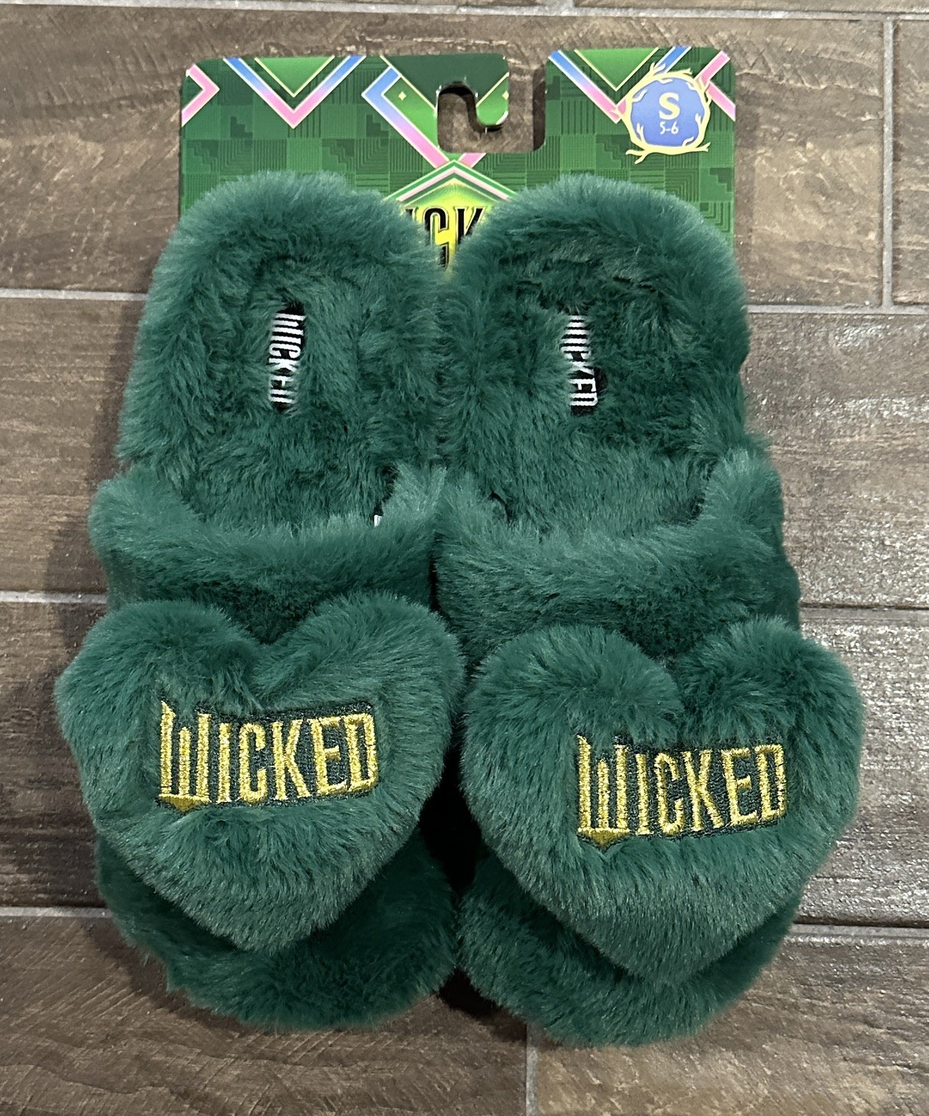 Wicked Themed Women’s Fuzzy Fleece Slippers Green Size Small (5-6) NEW!!