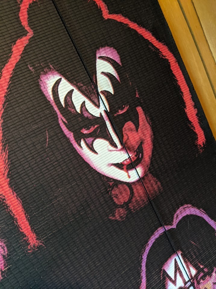 KISS DYNASTY SOLO FACES Large RETRACTABLE BLIND from Spencer’s Gifts 1997