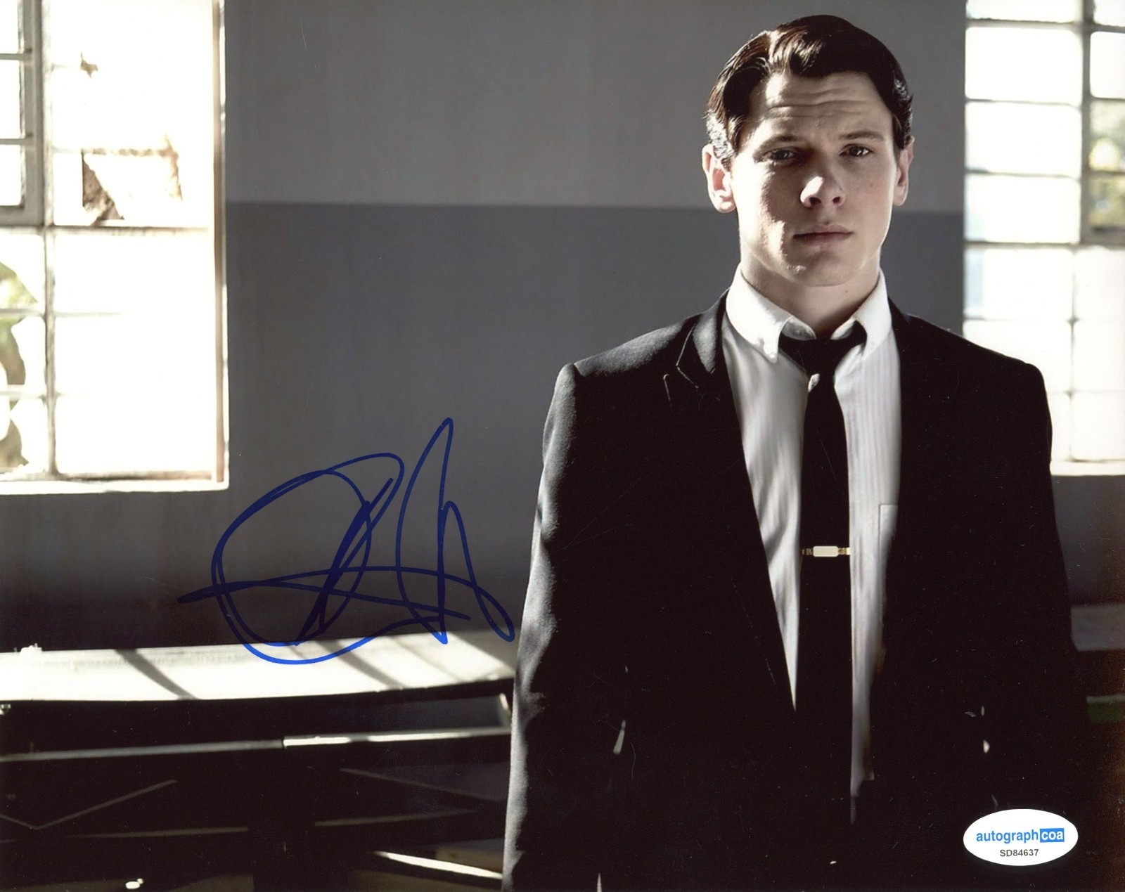Jack O’Connell Autographed Signed 8×10 Photo ACOA