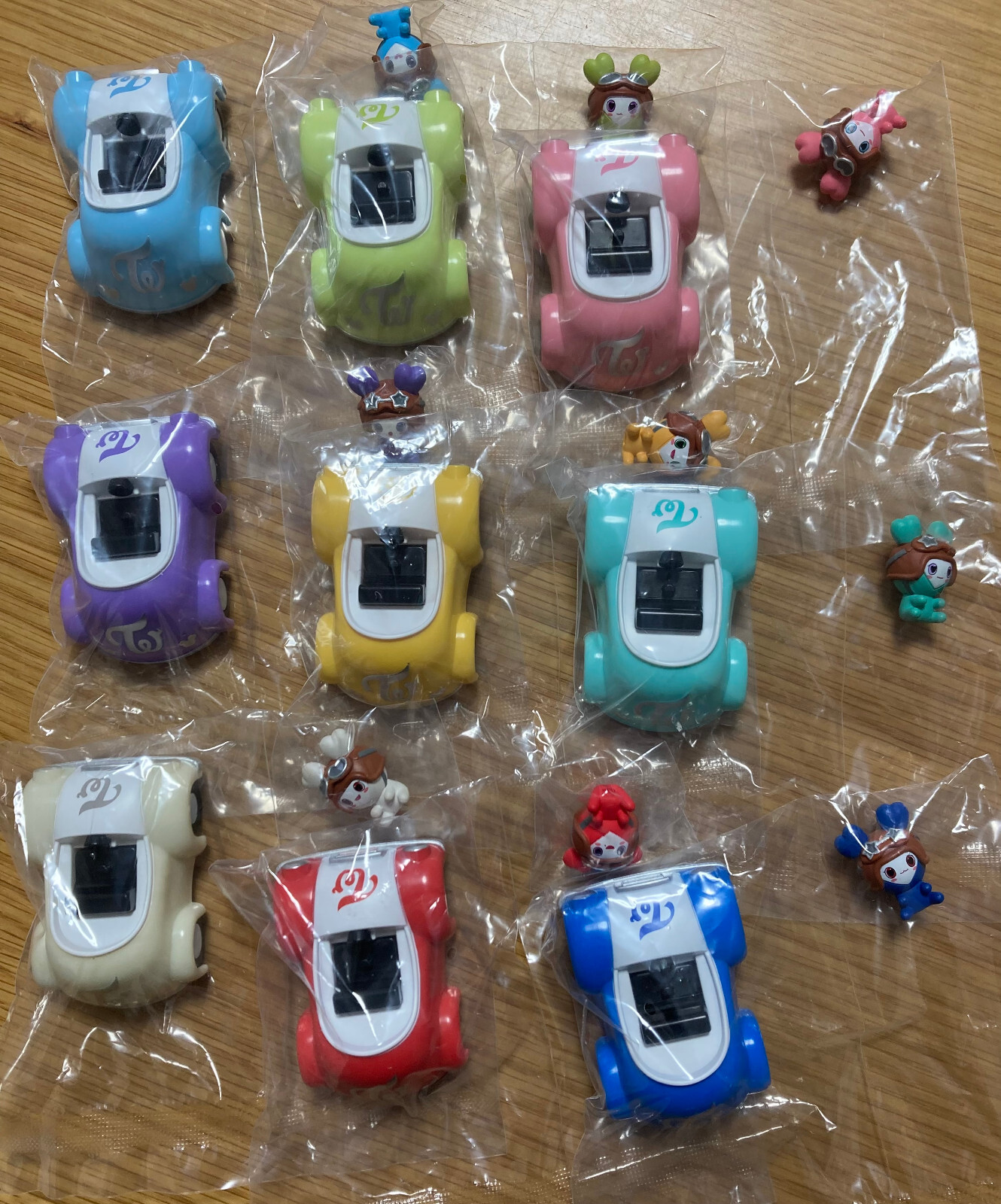 NEW2025 TWICE LOVELYS Pull Back Car Collection Capsule Toy JAPAN LIMITED BANDAI