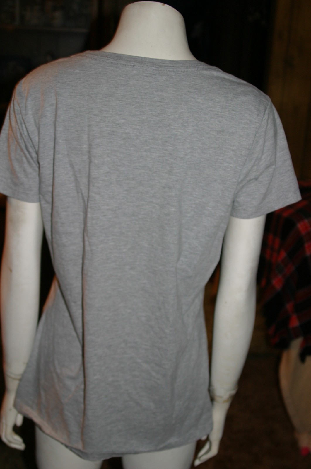 FANTASTIC FOO FIGHTER GREY WITH BLACK HEART, RED LETTERING T-SHIRT SZ S-M