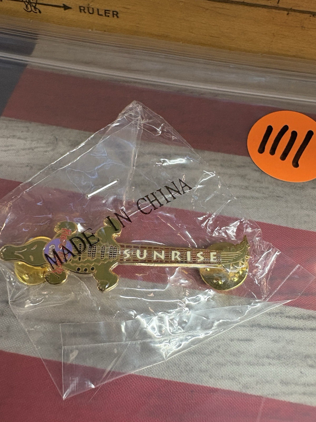 Hard Rock Cafe Pin SUNRISE (Ft. Lauderdale) Alligator Guitar LOCATION NOW CLOSED