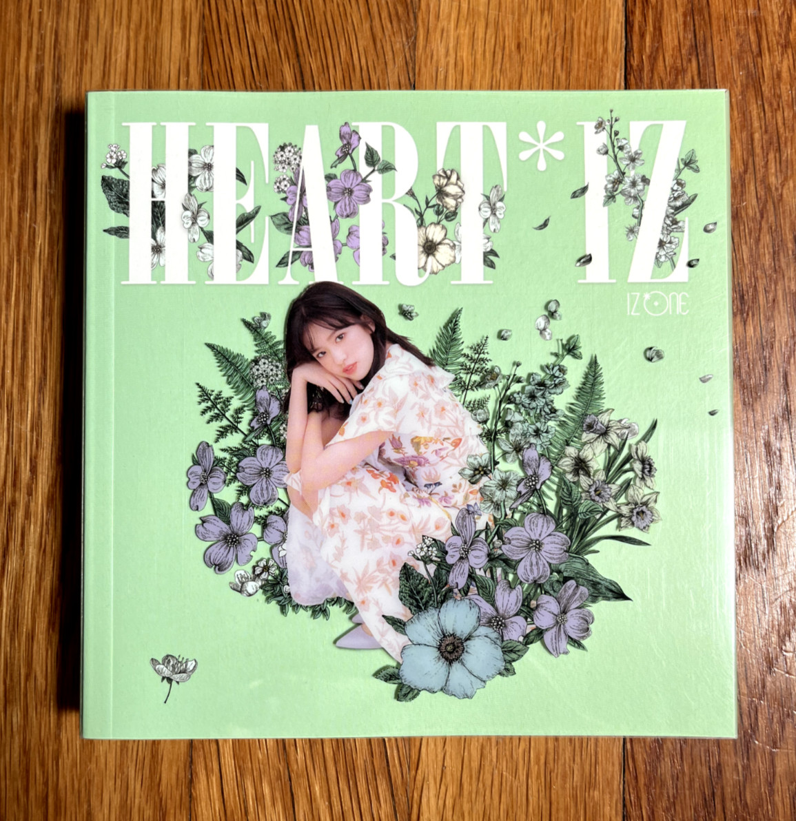 IZ*ONE Heartiz YUJIN set + Photo cards + Poster (FREE US SHIPPING) izone ive