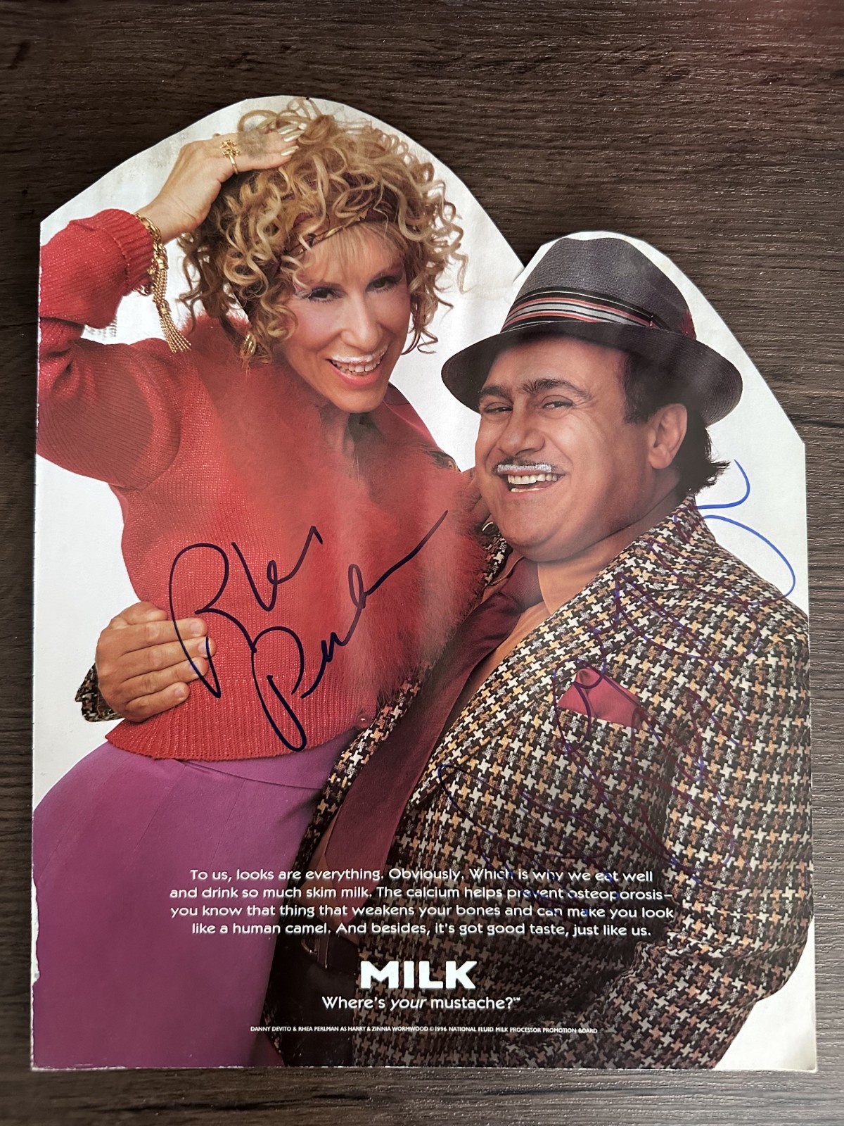 Danny Devito Rhea Perlman signed GOT MILK Matilda