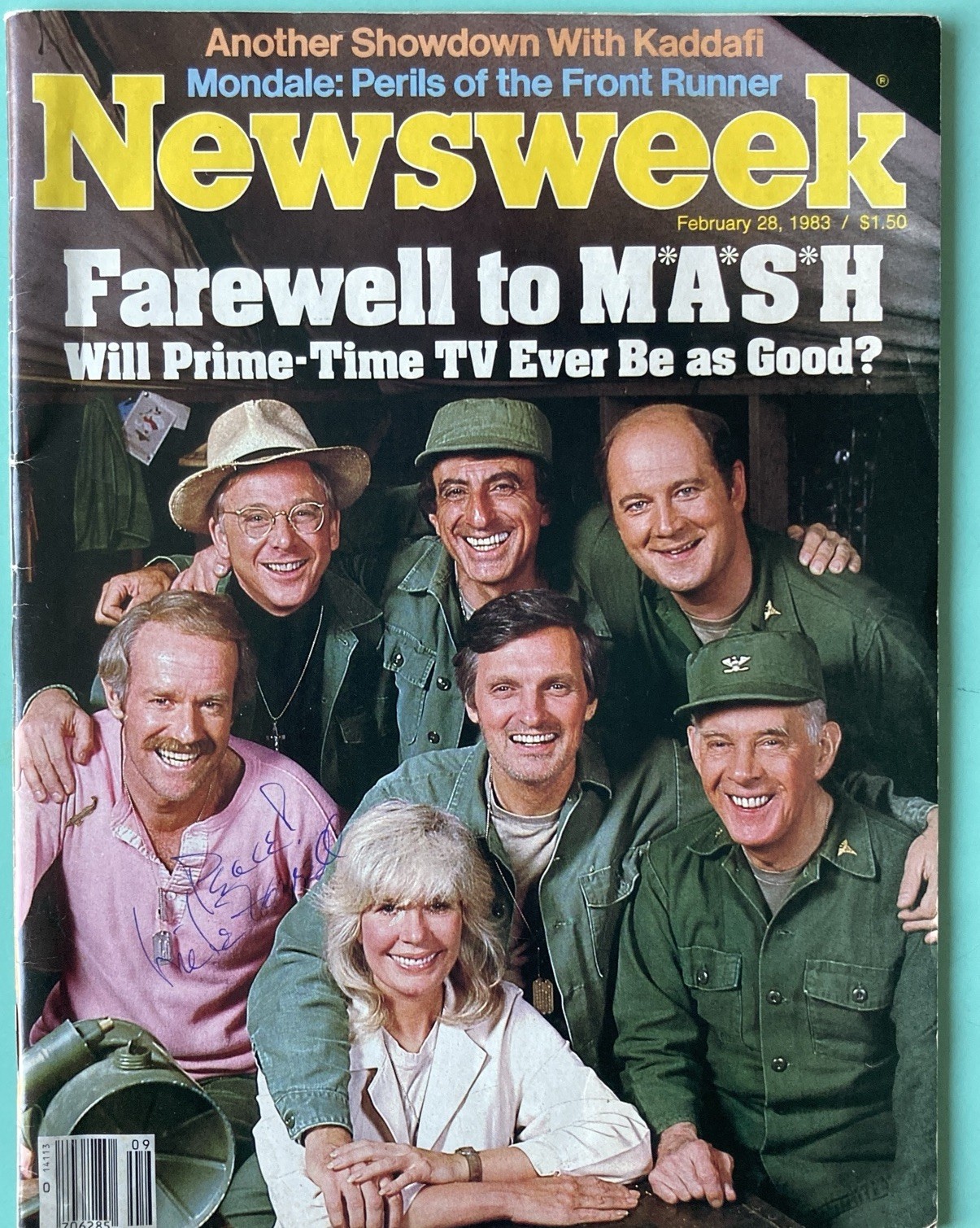 Mike Farrell Signed Newsweek Magazine February 28 1983 “M*A*S*H” Finale No Label