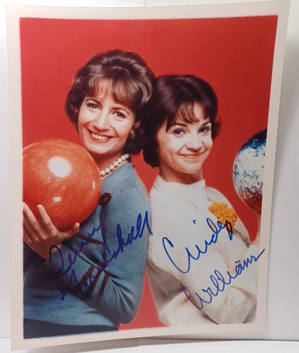 Penny Marshall Tracy Reiner Laverne & Shirley Autographed 8 X 10 Photo RRP 519