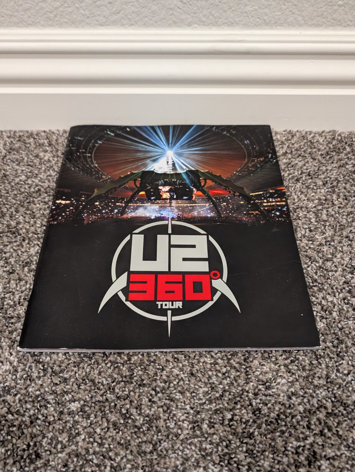 U2 Band 360 north american Tour Concert Program Book New Collectable