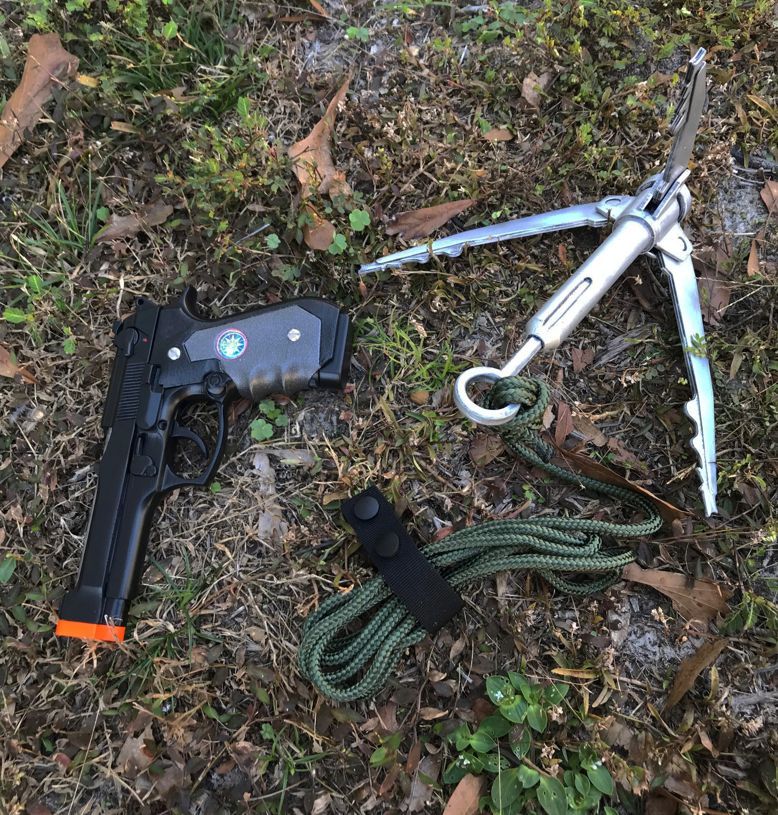 Uncharted Inspired Beretta and Grappling Hook – Kit