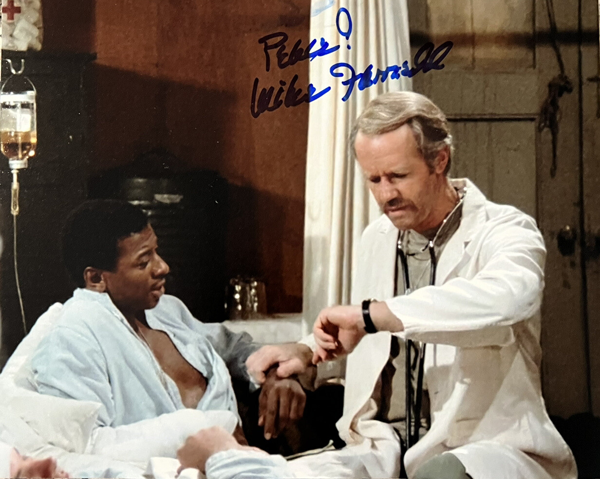 MIKE FARRELL HAND SIGNED 8×10 PHOTO MASH SHOW ACTOR AUTOGRAPH COA