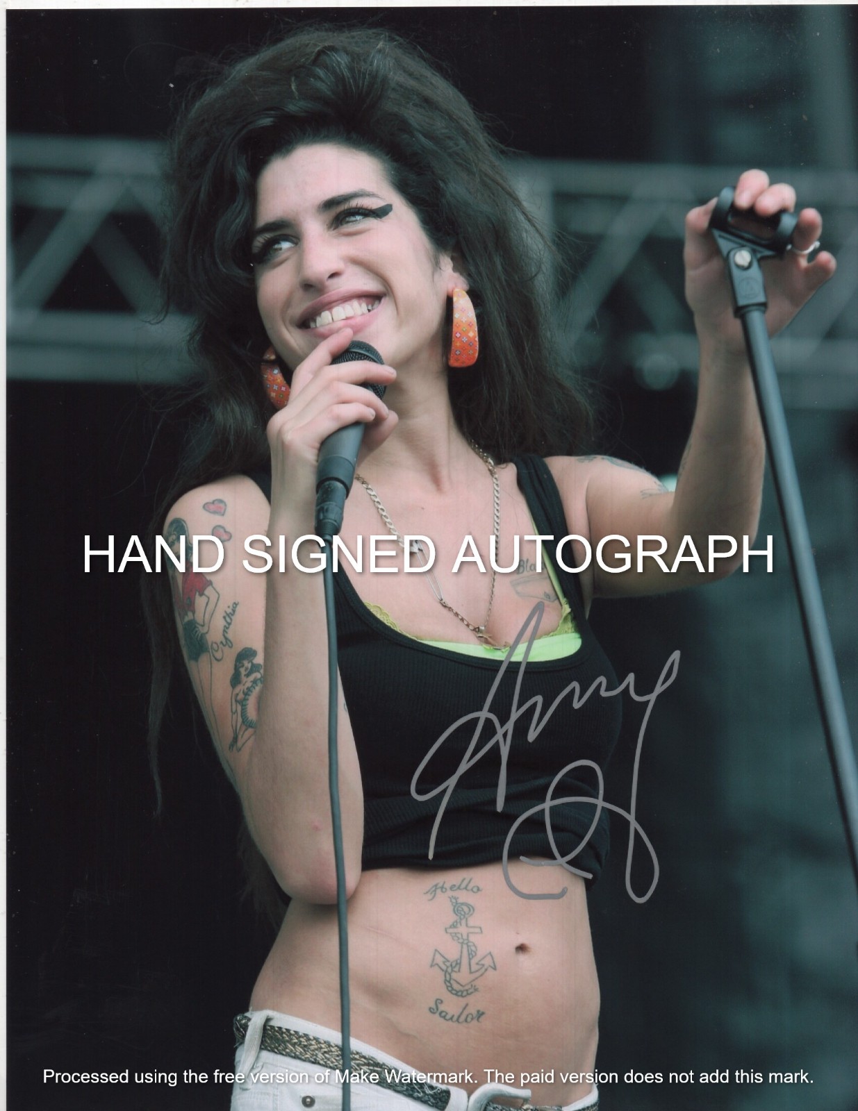 AMY WINEHOUSE AUTOGRAPHED 8 1/2 X 11 PHOTO COLOR PHOTO / COA