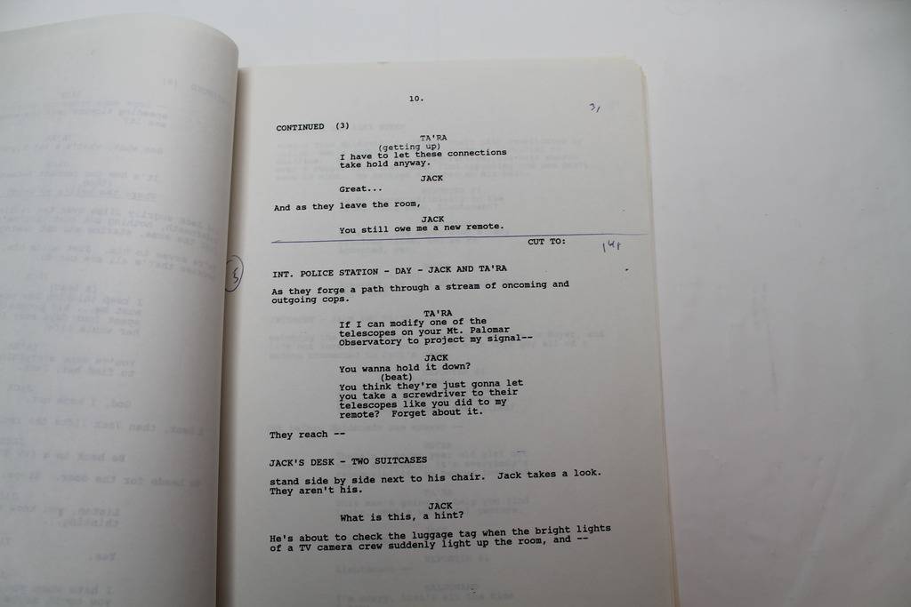 SOMETHING IS OUT THERE / Paul Bernbaum 1988 TV Show Script, Alien Sci-fi Horror