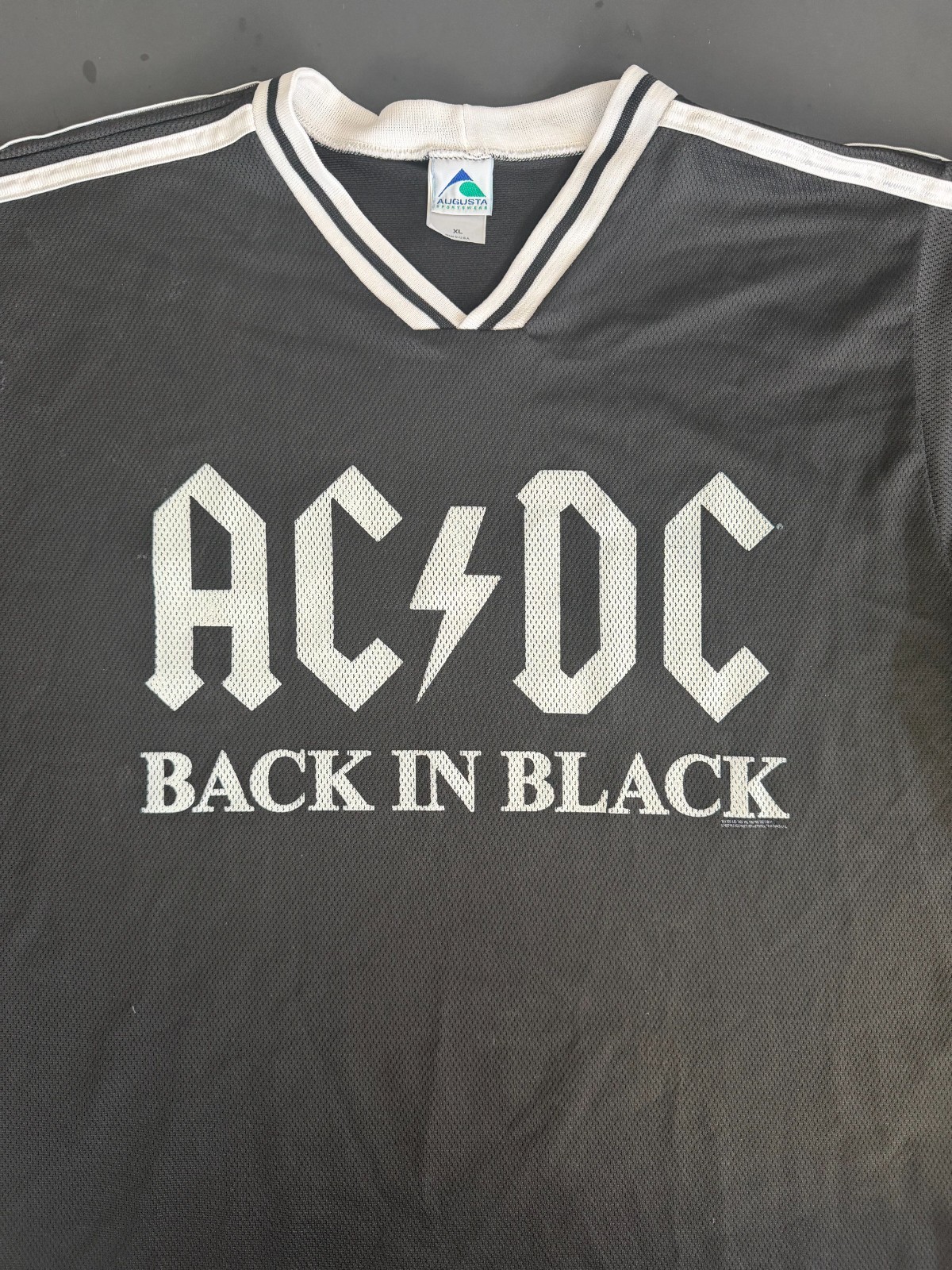 AC/DC – Back in Black – 100% Polyester – XL – Good Condition