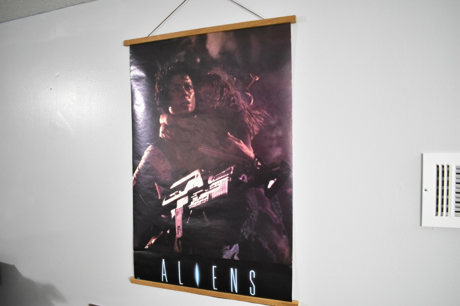 Nice Rare Original 22″x 34″ Aliens 1986 Movie Poster HTF – Halloween Horror CBS