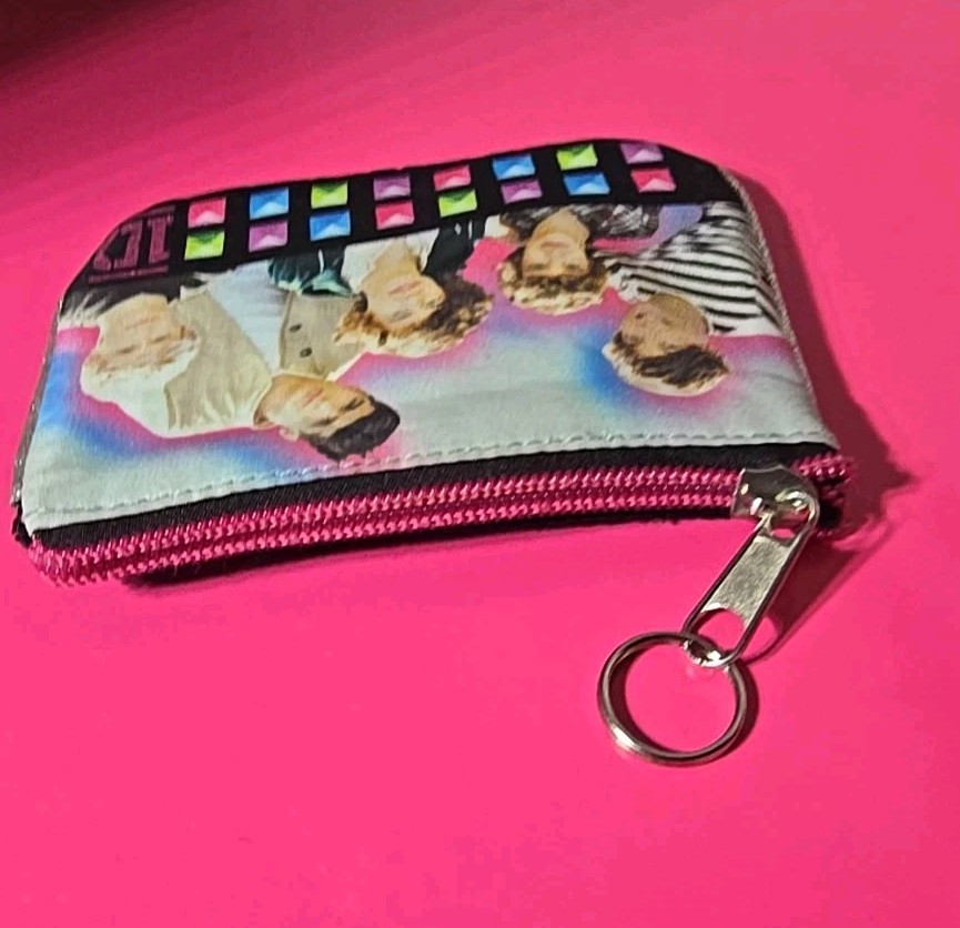 2012 ONE DIRECTION Zip Top Coin Makeup Bag Holder Slot NEW Boy Band 1D Key Ring