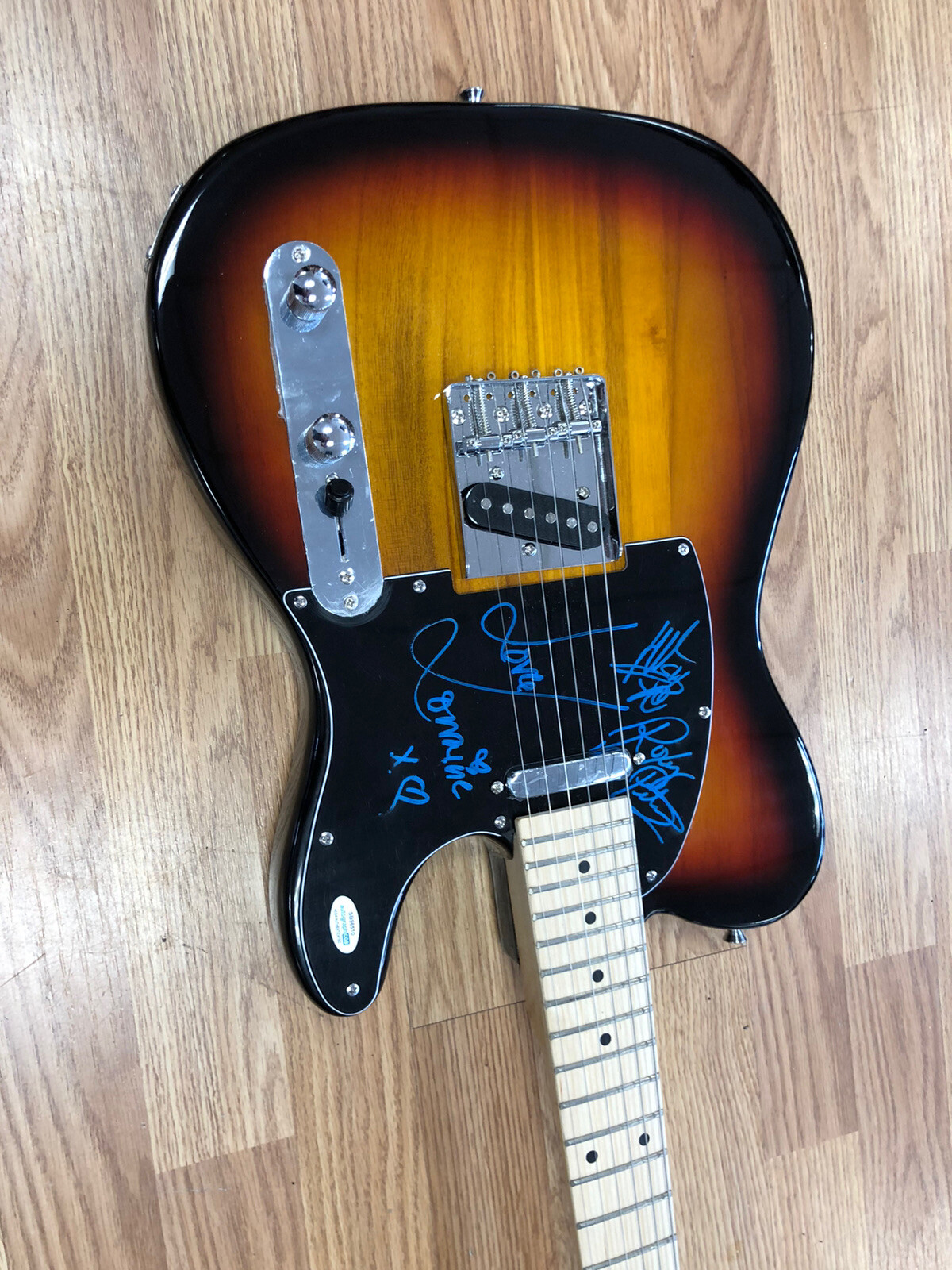 ROCK BAND VIXEN SIGNED AUTOGRAPH GUITAR ACOA CERTIFIED ROXY PETRUCCI LEWIS LAGE
