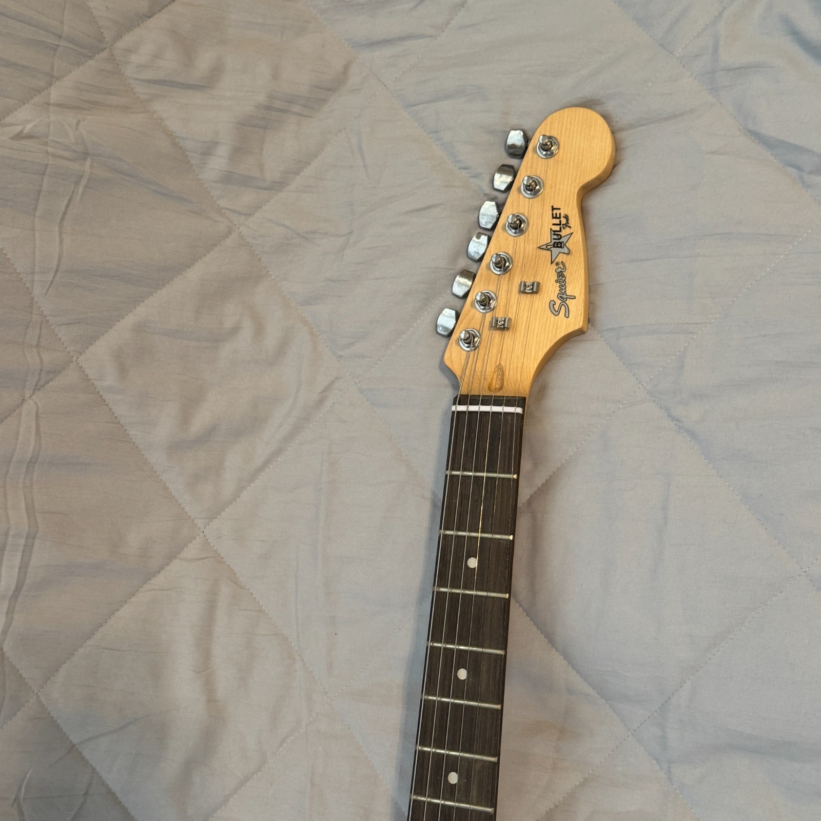 STEVIE RAY VAUGHAN & DOUBLE TROUBLE AUTOGRAPHED GUITAR SIGNED 11/22/1989 W/ COA