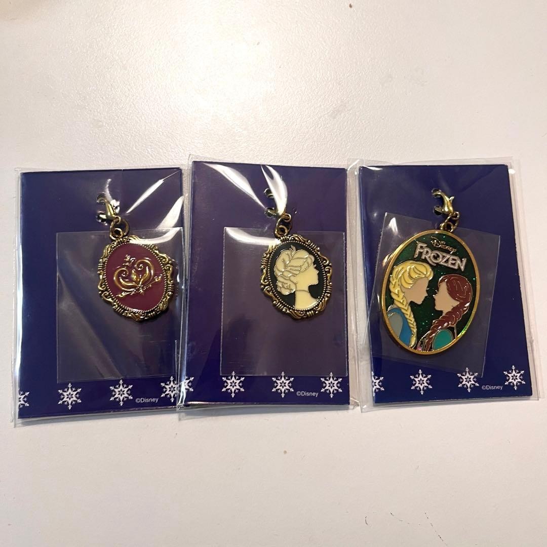 Shiki Theatre Company’s “Frozen” Secret Charm [Emblem] [Elsa] [Ann