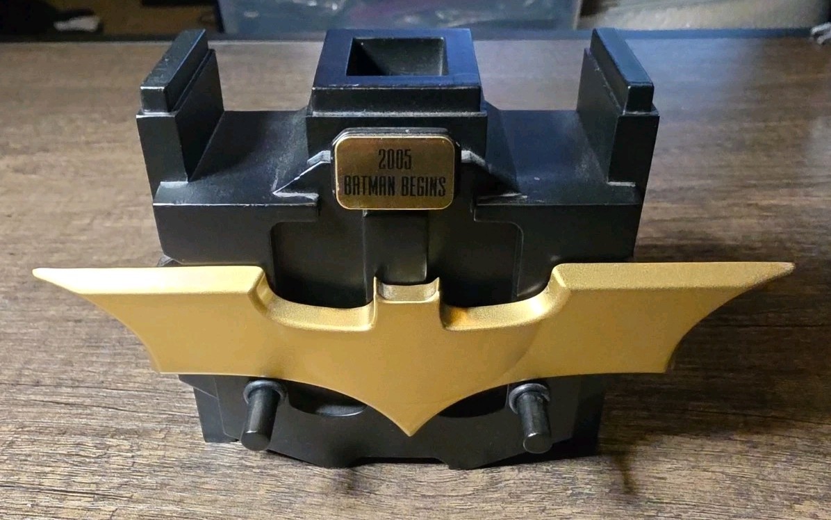 Ikon Design Studio Batman Begins Batarang