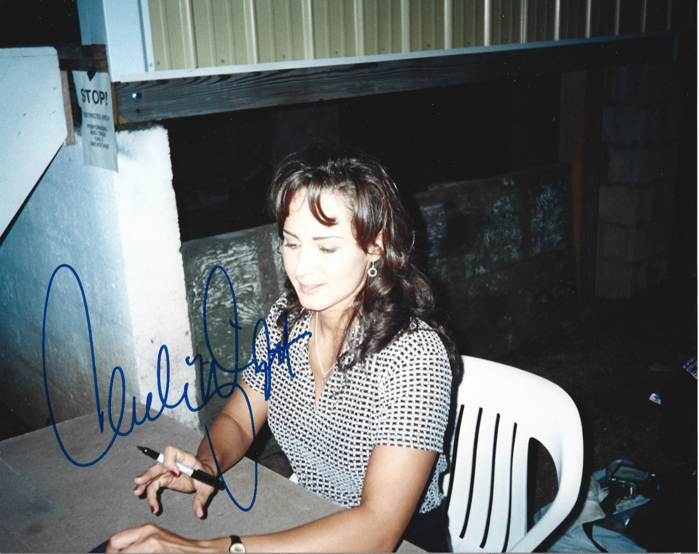 Chely Wright REAL hand SIGNED One-of-a-Kind Candid 8×10″ Photo COA Autographed