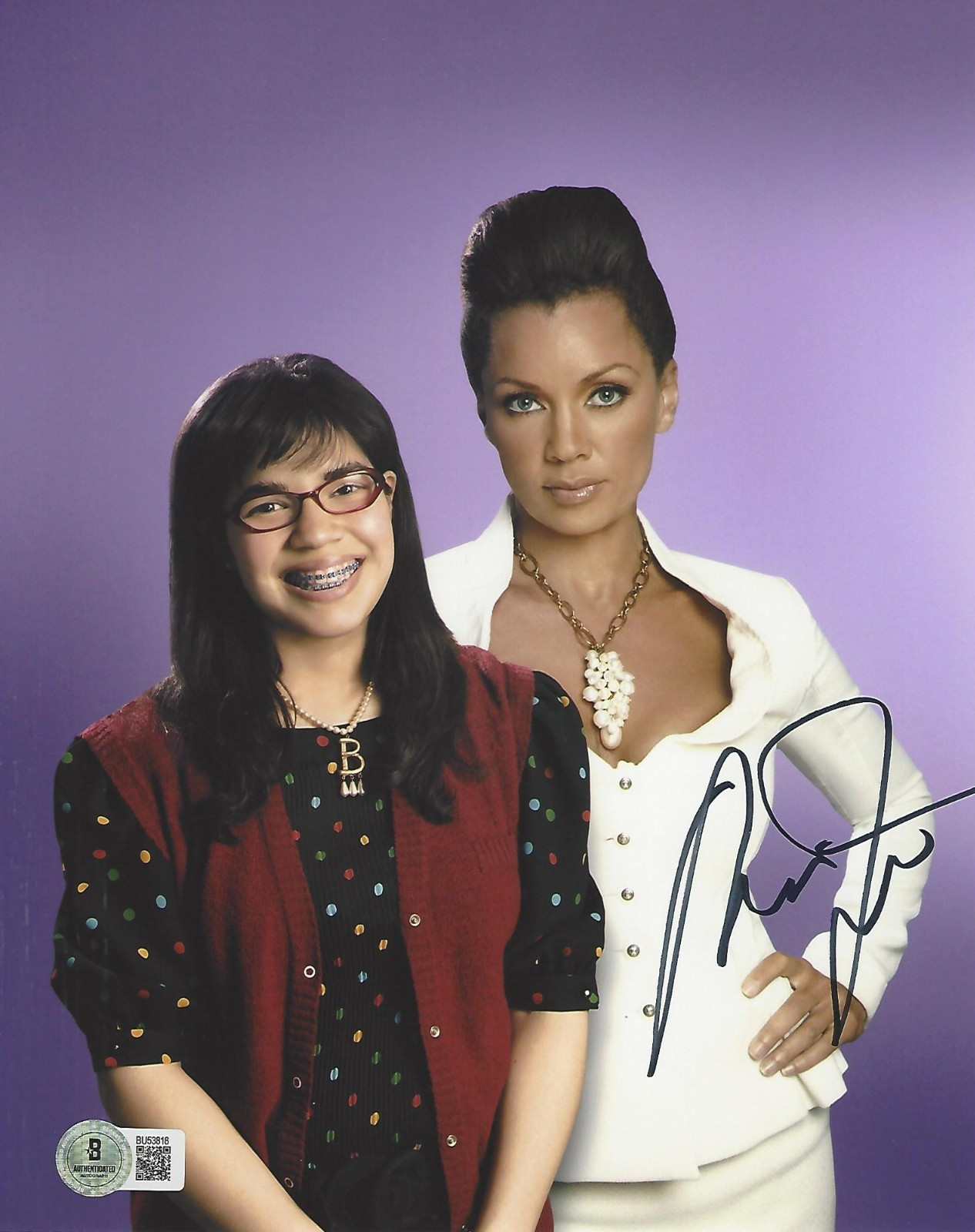AMERICA FERRERA SIGNED ‘UGLY BETTY’ 8×10 PHOTO TV SHOW ACTRESS BAS BECKETT COA