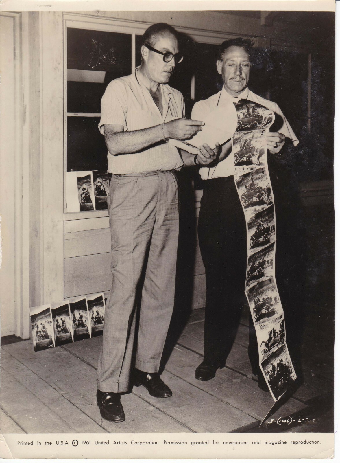 TED ALLAN PHOTOGRAPHER JOHN STURGES DIRECTOR “SERGEANTS 3” 1961 Orig. 8×10 Photo