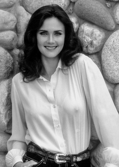Lynda Carter Smiling Black And White With No Bra 8×10 Picture Celebrity Print
