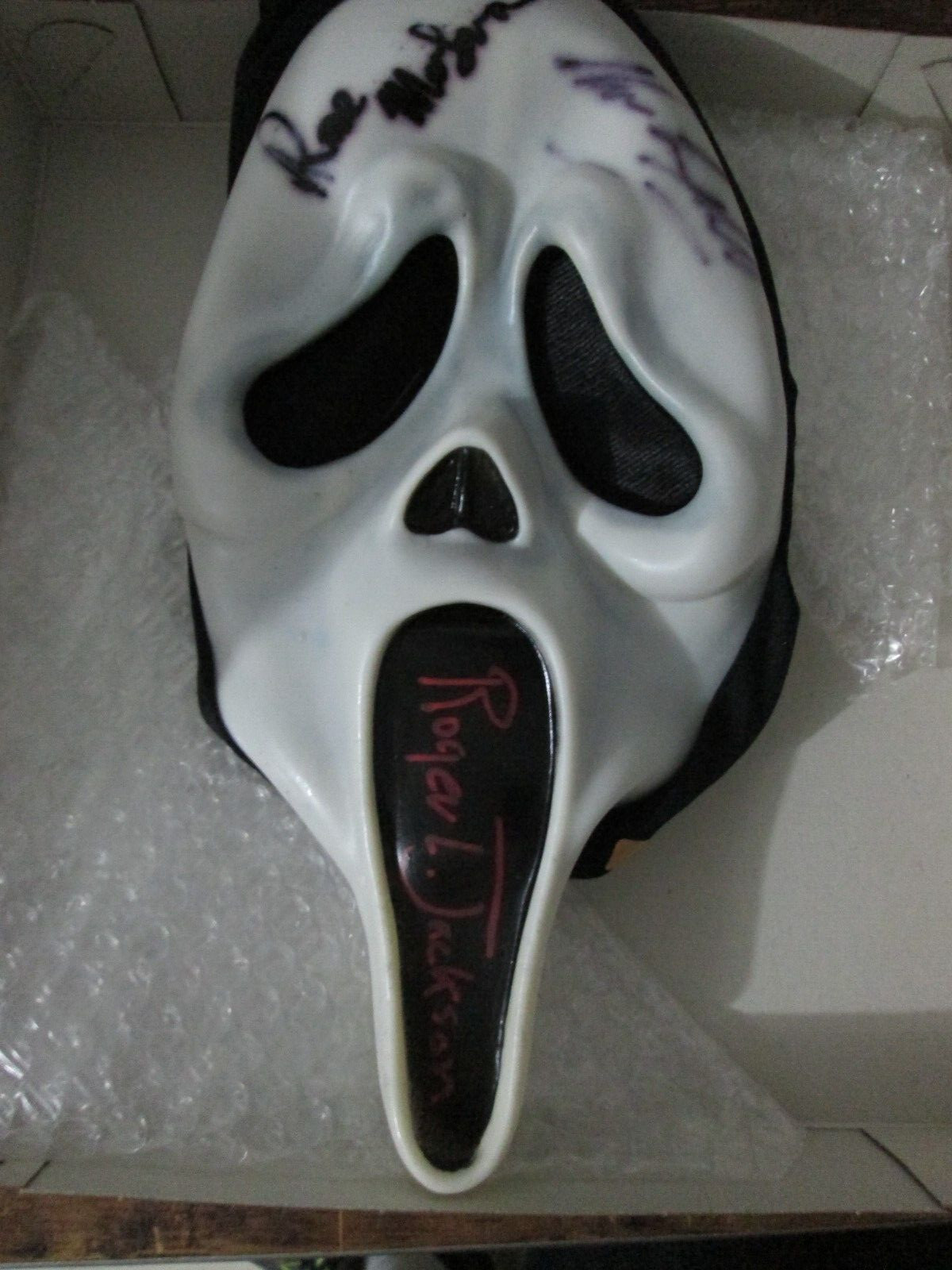 Neve Campbell Rose McGowan Roger Jackson Signed Autographed Ghost Scream Mask