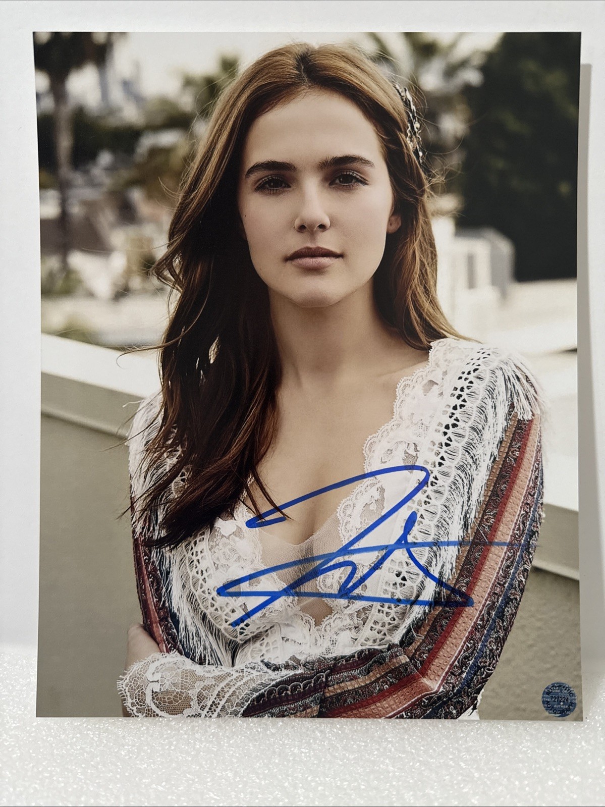 Zoey Deutch (Actress) signed Autographed 8×10 photo – AUTO w/COA
