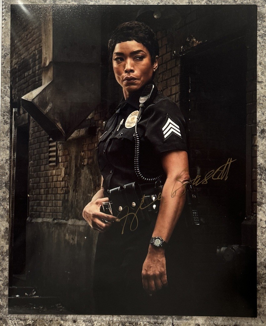 Angela Bassett Autographed 8×10 Photo 9-1-1 TV Show Famous COP Actress Original