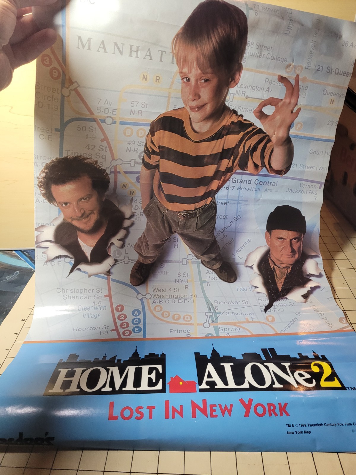VTG HOME ALONE 2 LOST IN NEW YORK – SOUVENIR POSTER – 13 1/2.5″ x 19.5″ 1992