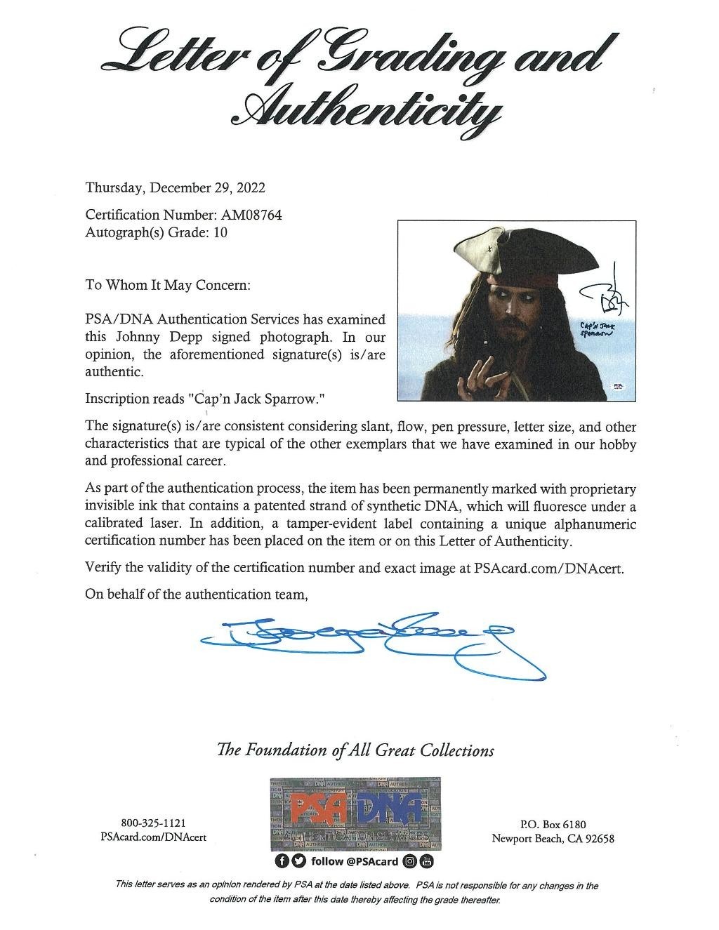 Johnny Depp Signed Pirates Autographed 11×14 Photo GRADE 10 PSA/DNA #AM08764