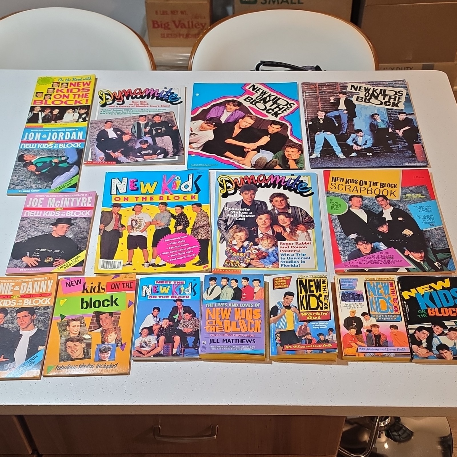Huge Vintage NKOTB New Kids On The Block Lot Books Cards Tapes Pins 1989…