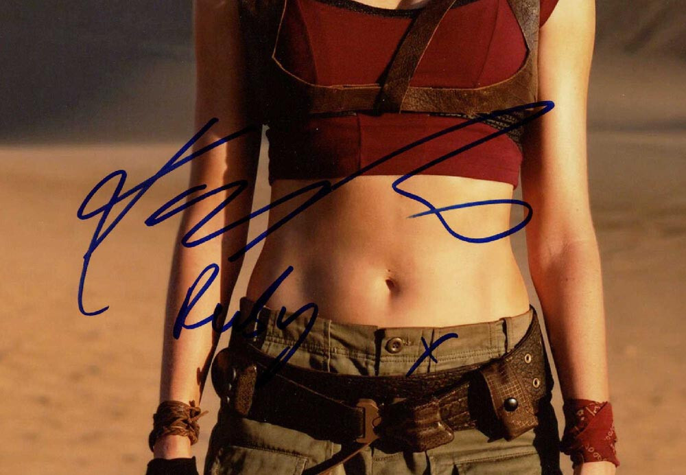 KAREN GILLAN SIGNED AUTOGRAPHED 11×14 PHOTO + RUBY JUMANJI RARE BECKETT BAS