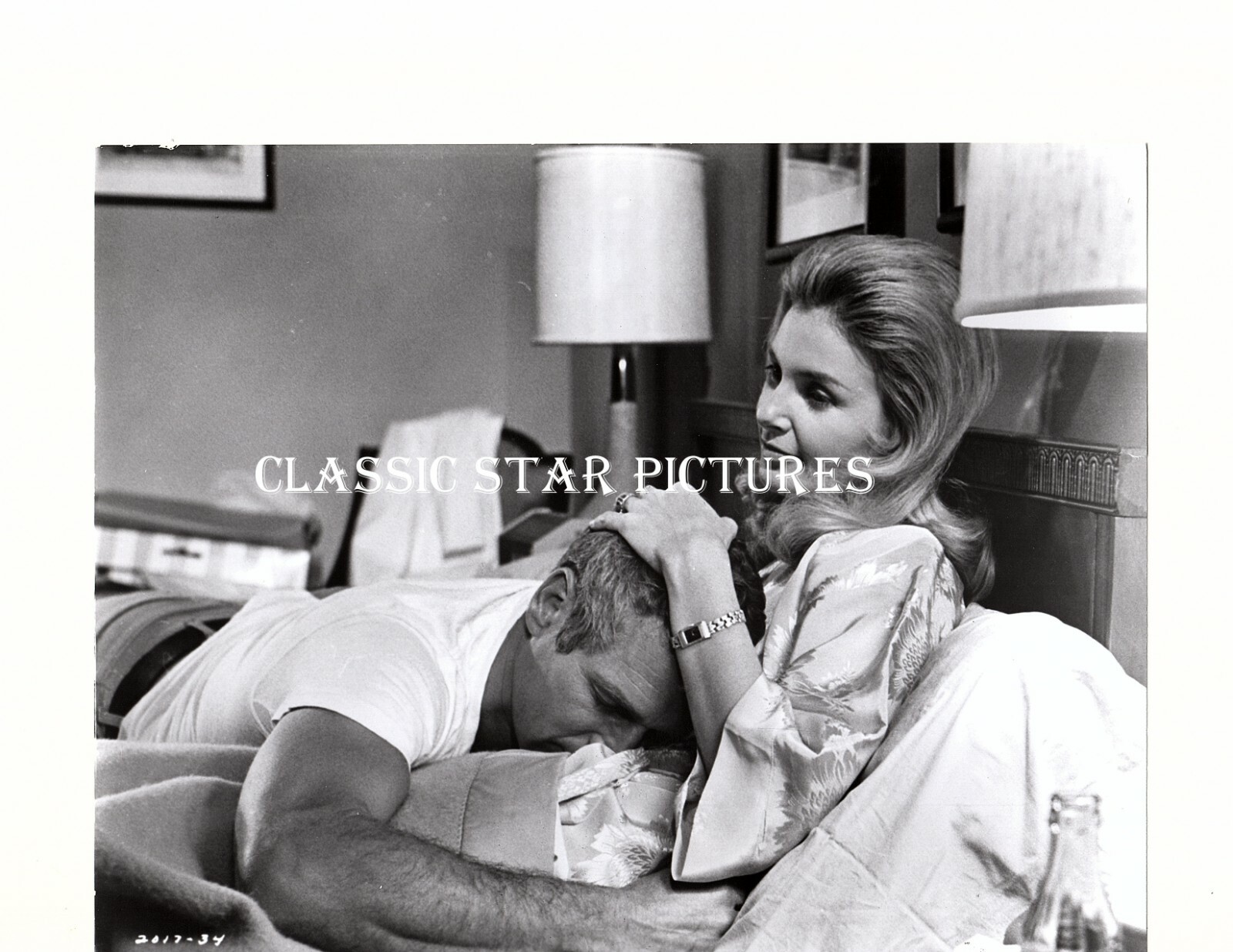 Q378 Joanne Woodward Paul Newman Winning 1969 7.25 x 9.25 vintage photograph