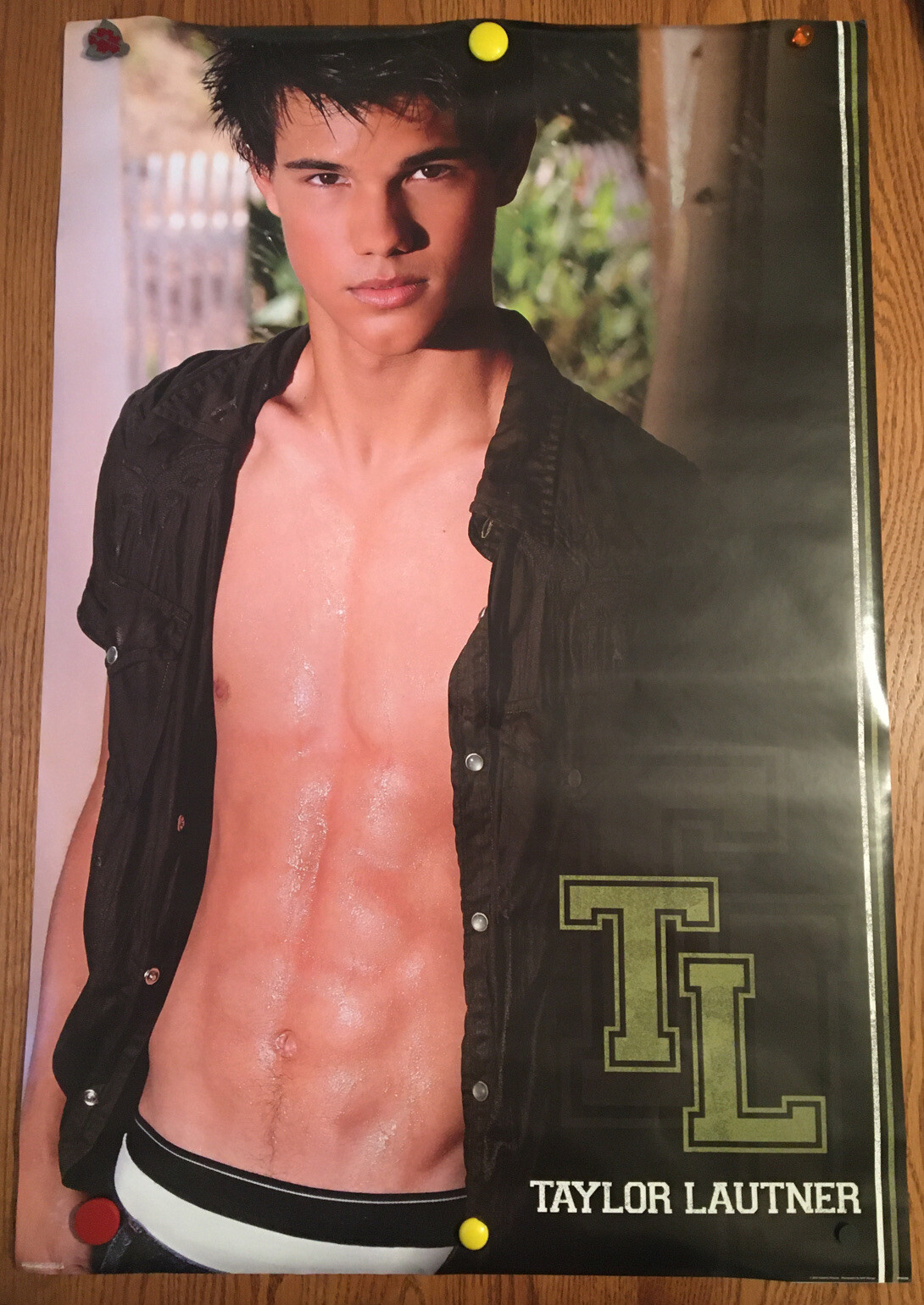 Taylor Lautner chest rolled poster 24″x36″ 2010 by Pyramid America