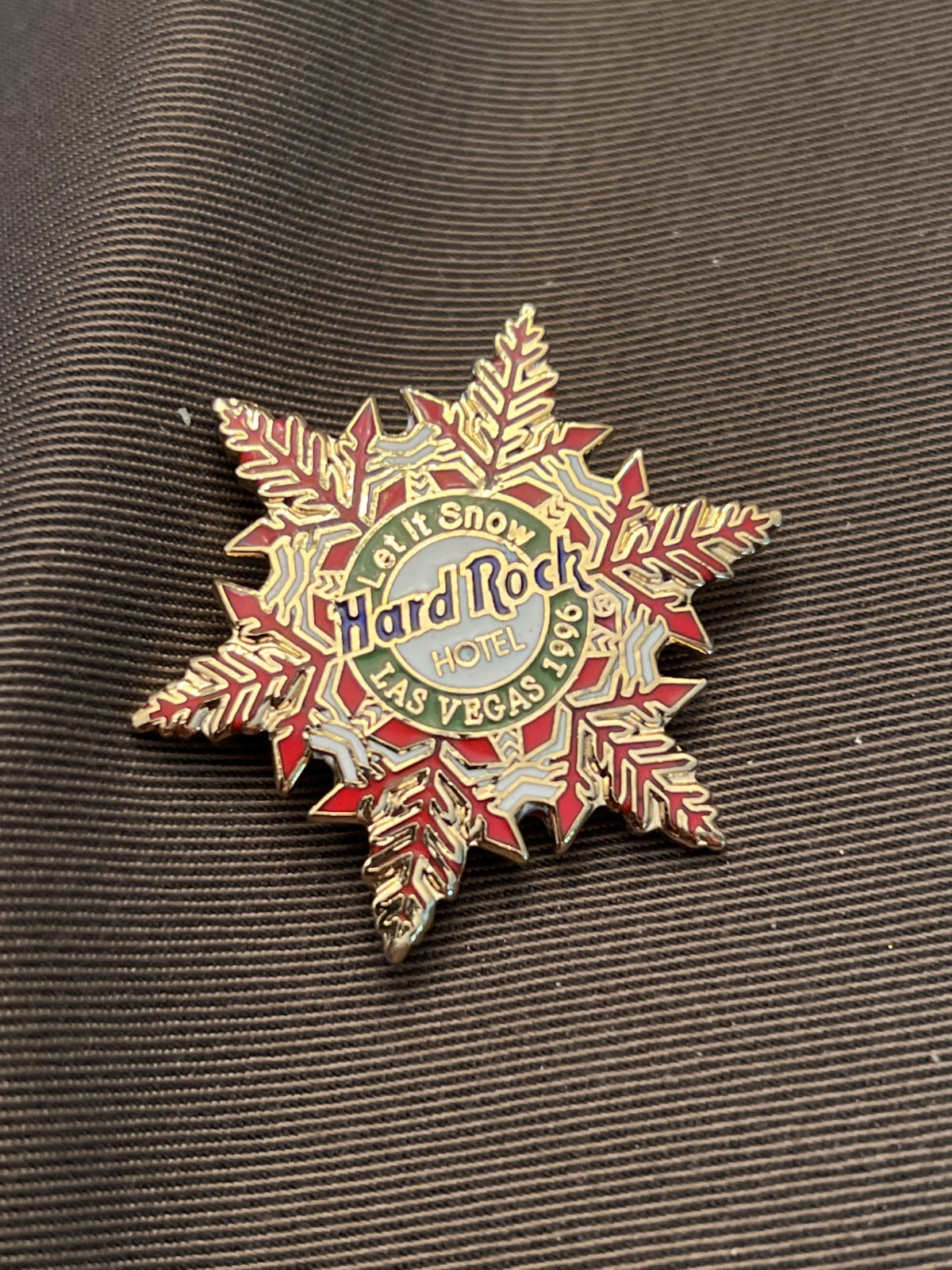 *Hard Rock Hotel Las Vegas – Let it Snow Snowflake Christmas STAFF Pin* [1996]