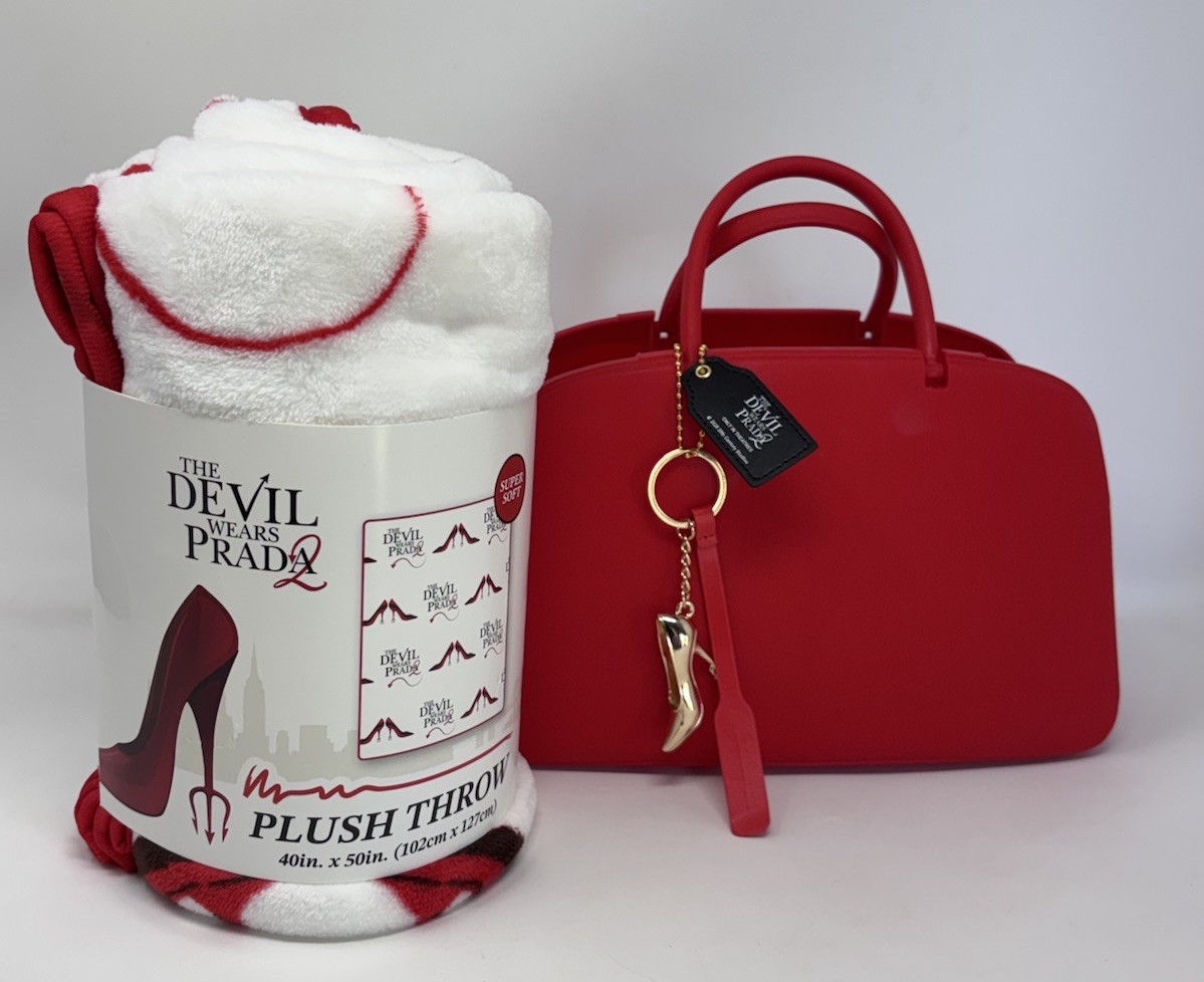 The Devil Wears PRADA Popcorn Purse Bucket With Charms & Blanket Set New