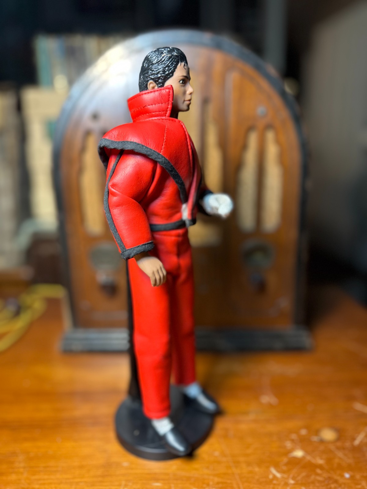 1984 MICHAEL JACKSON 12″ Action Figure Doll THRILLER Outfit w/ 2 Stands & Glove