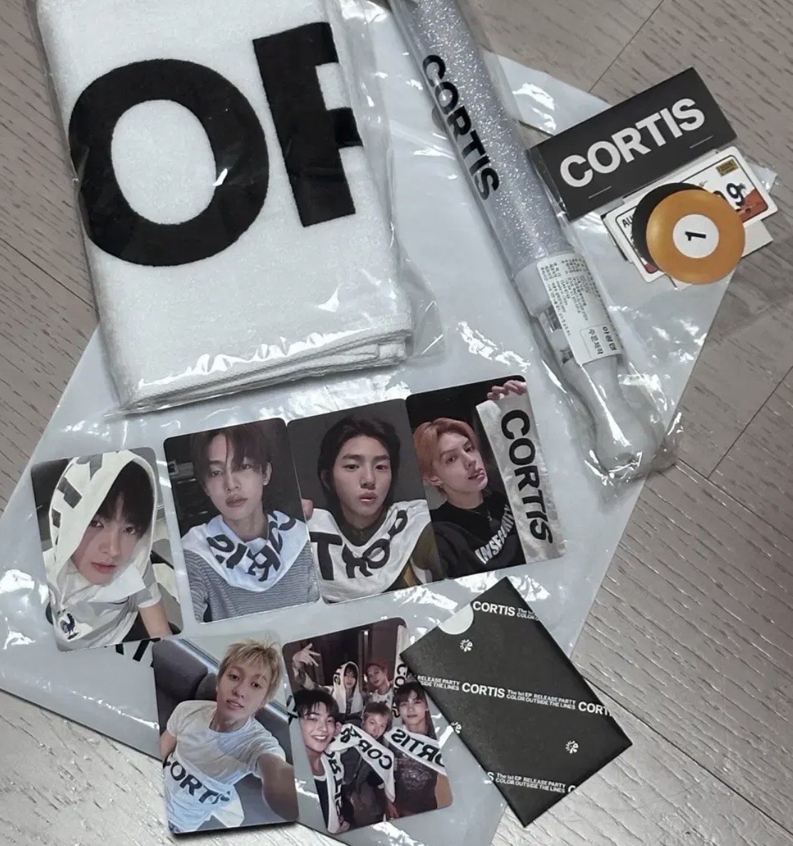 CORTIS 1st EP Debut Release Party Reverse Gift Set OT6 PC Towel Lightstick FULL