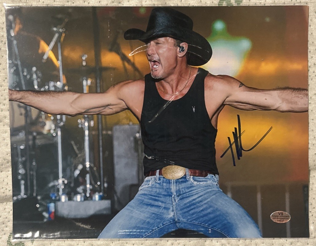 Tim McGraw Signed owns 27 #1 Hits 8.5×11 photo Future Country HOF VSA COA